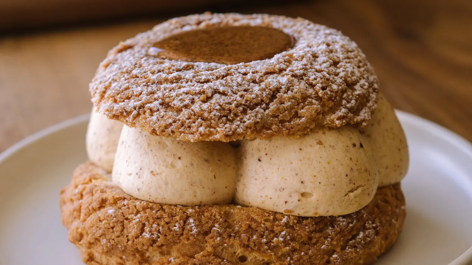Paris-Brest doré à la crème pralinée
